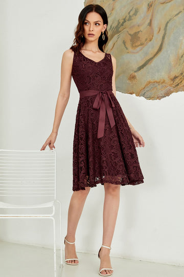 Vestido de renda de pescoço de Borgonha V
